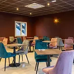 Western & Pau Aeroport 4*
