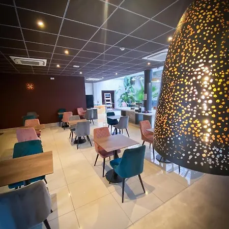 Western & Pau Aeroport 4* 莱斯卡尔