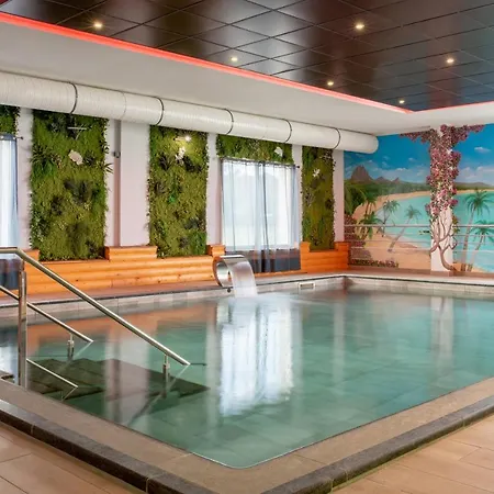 Western & Pau Aeroport 4*