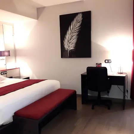 Western & Pau Aeroport 莱斯卡尔
