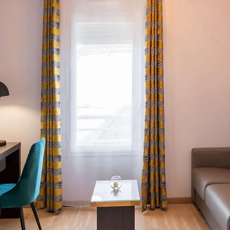 Western & Pau Aeroport 4* 莱斯卡尔