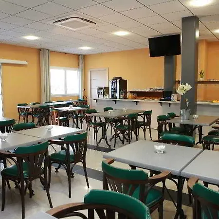 Western & Pau Aeroport 酒店 4*