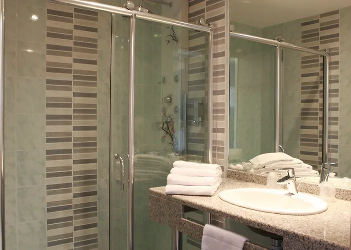 Western & Pau Aeroport Hotel Lescar