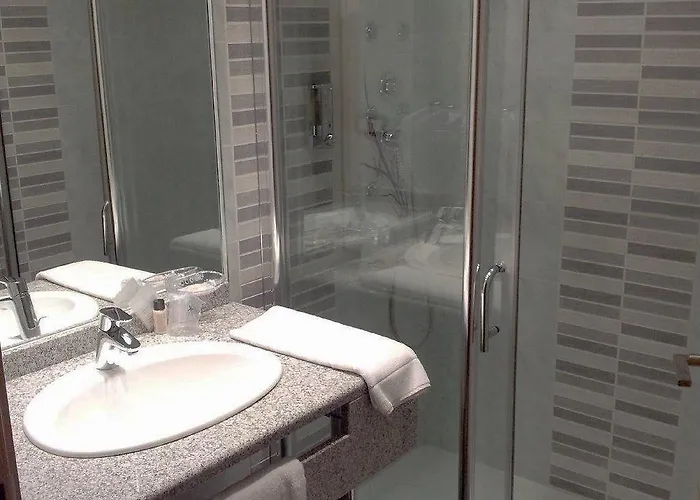 Western & Pau Aeroport